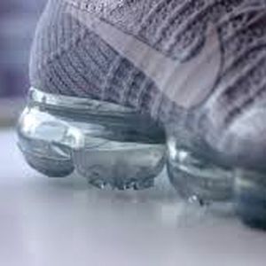 تولید گریدهای اختصاصی پلی‌یورتان؛ موادی سبک و مقاوم برای کفش و صندل