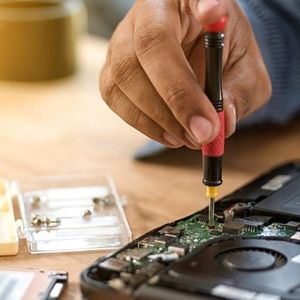 ابزارهای لازم برای تعمیر لپ‌تاپ در خانه