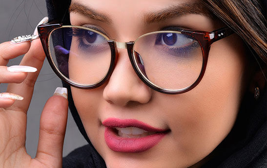 فرم عینک طبی زنانه برای صورت گرد