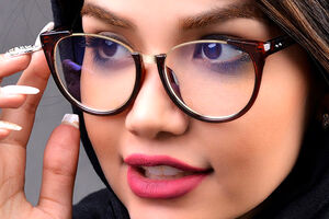 فرم عینک طبی زنانه برای صورت گرد