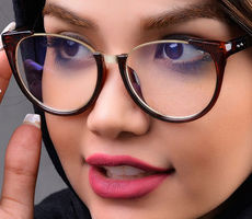 فرم عینک طبی زنانه برای صورت گرد