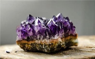 ابداع بلوری که با تغییر رنگ، آلاینده‌های آب و هوا را تشخیص می‌دهد