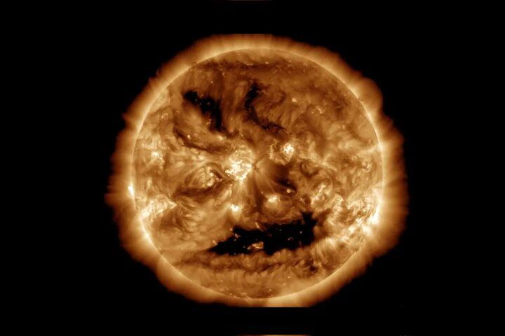 خورشید با لبخندی ترسناک به استقبال هالووین رفت