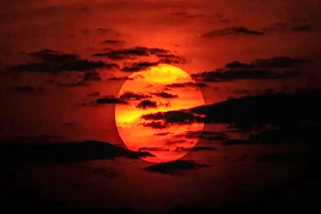 چگونه میدان‌های مغناطیسی خورشید بی‌وقفه فعال هستند؟