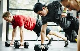 آیا واقعاً هرچه شدیدتر ورزش کنیم، بیشتر عرق می‌کنیم؟
