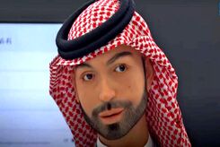 لمس نامناسب خبرنگار زن توسط اولین ربات انسان‌نمای مرد عربستان، جنجال‌ساز شد