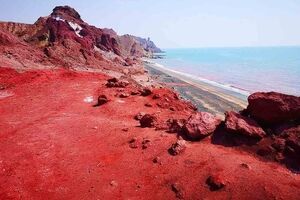 آب دریای هرمز قرمز شد/ ویدئو