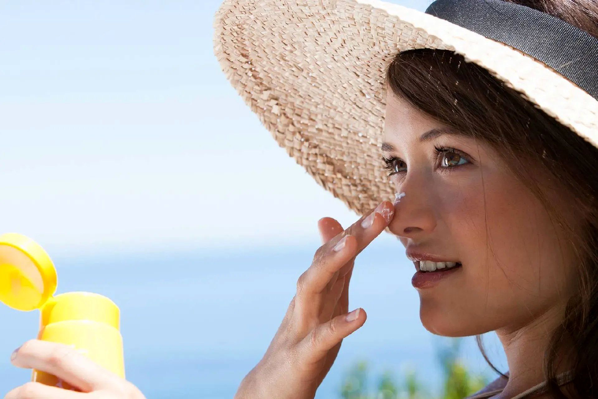 ضد آفتاب چند ساعت باید روی پوست بماند؟