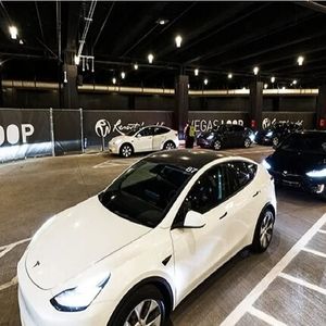 اولین سرویس خودران فرودگاهی «ایلان ماسک» راه افتاد