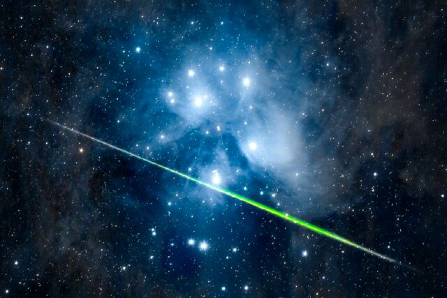 عکس روز ناسا از ملاقات شهاب‌سنگ و خوشه ستاره‌ای