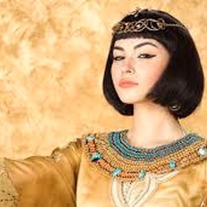 آرایش‌های عجیب زیباترین زنان تاریخ؛ از شیر الاغ تا ادرار انسان