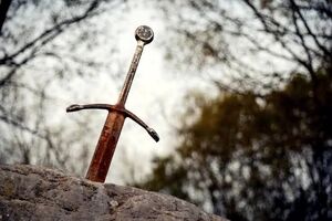 معمای شمشیر فرورفته در درخت