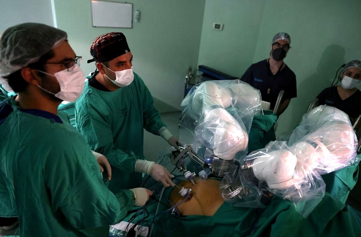 اولین جراحی بین المللی رباتیک در بیمارستانی در شیلی انجام شد/ ویدئو