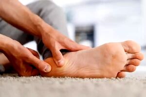 ۳ اشتباه رایج که به پاها آسیب می‌رساند