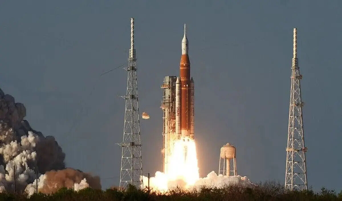 ژاپن ماموریت فضایی خود را برای آوردن نمونه‌هایی از قمر مریخ به زمین آغاز می‌کند 