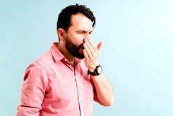 مهم‌ترین دلایل بوی بد دهان/ چه زمانی باید به پزشک مراجعه کرد؟