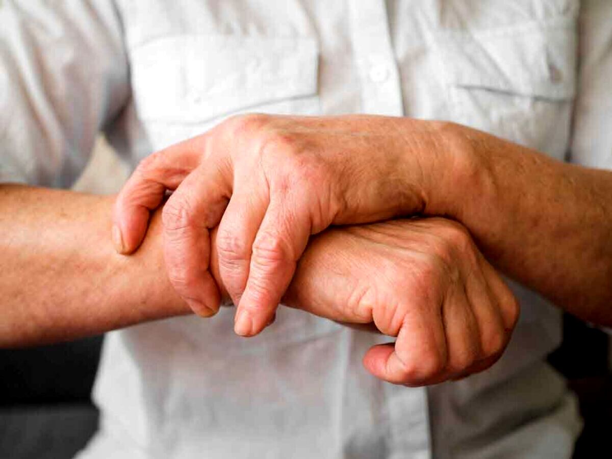 علت سوزش بی دلیل پوست پا و دست ها چیست؟