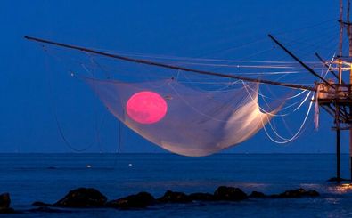 صید ماه با تور ماهیگیری