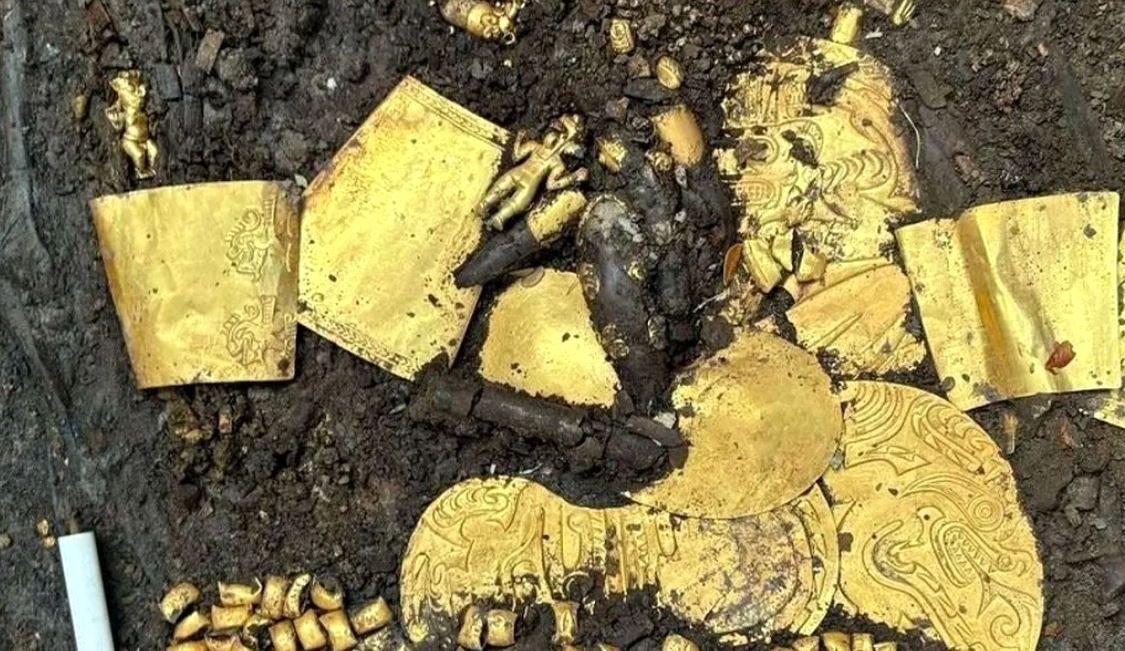 گنج طلایی «ارباب فلوت‌ها» بعد از 1200 سال از زیر خاک بیرون آمد 